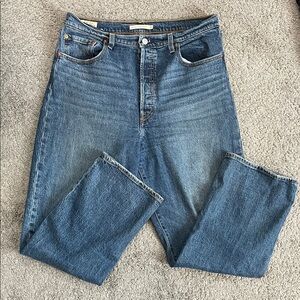 Levi’s Ribcage straight ankle Jean 32